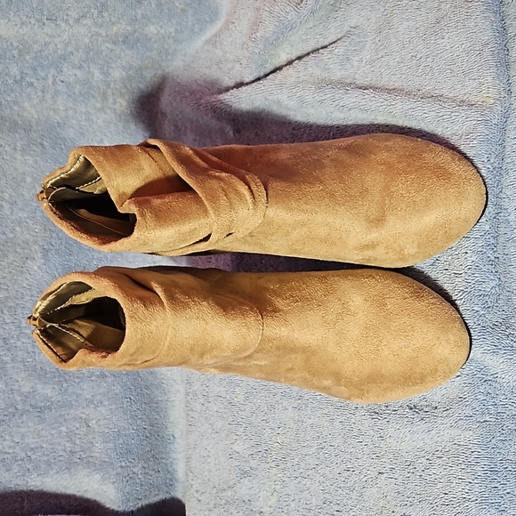 Francesca's Collections Shoes - Francesca's Collections Tan Heeled Boots